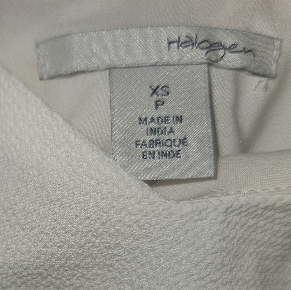 Halogen | Ivory Textured V-Neck Top | XS Petite - Picture 2 of 3